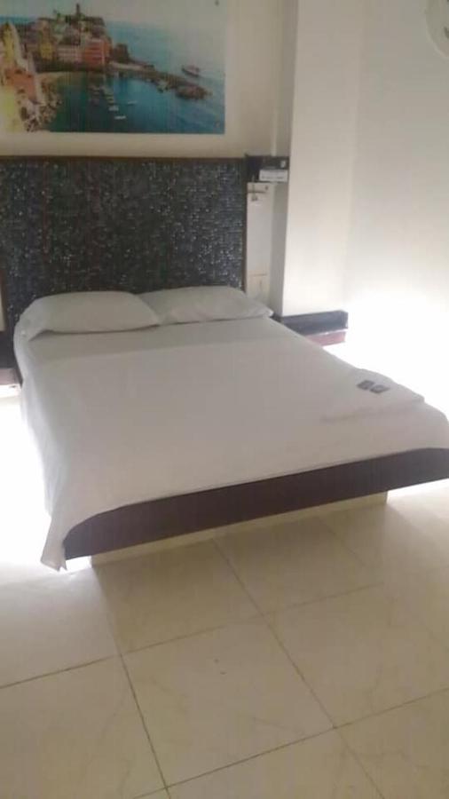 Hotel Marat 麦德林 外观 照片